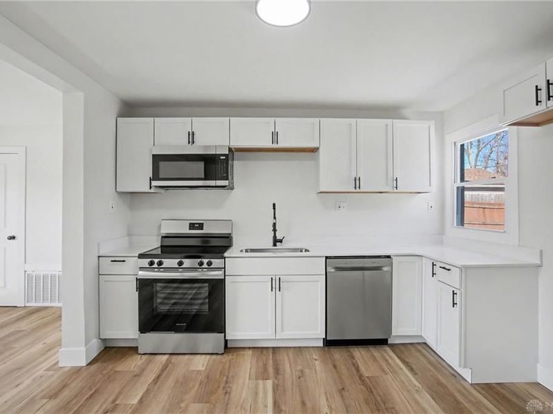 421 Marchmont Drive, Fairborn, OH 45324 Photo 6