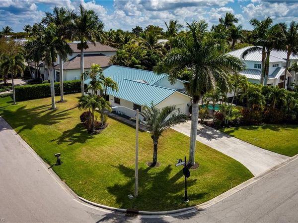 600 Parkview LN , NAPLES, FL 34103