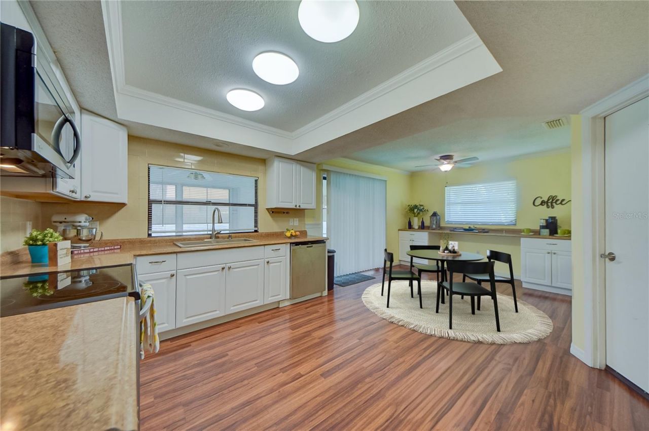 3001 Vivienda Boulevard, Bradenton, FL 34207 Photo