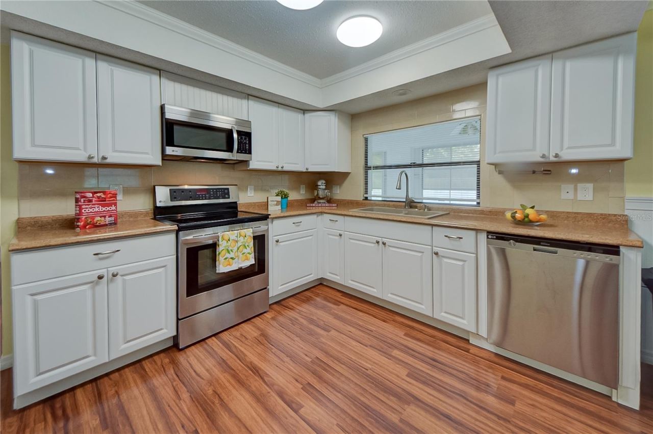 3001 Vivienda Boulevard, Bradenton, FL 34207 Photo