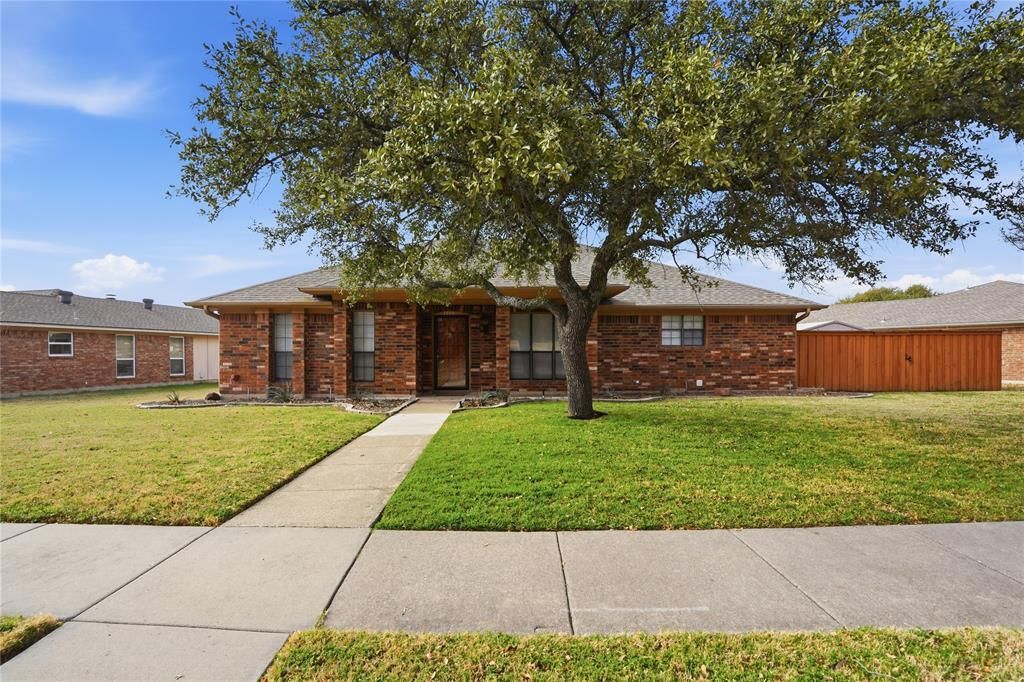 1004 Ledgemont Drive, Plano, TX 75025 Main Photo