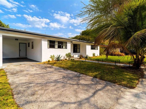 2515 NE 207th St, Miami, FL 33180