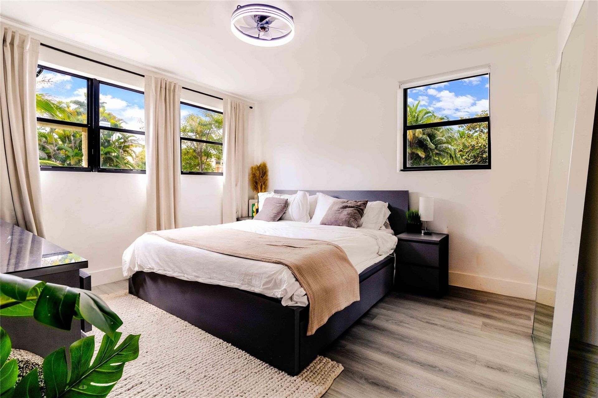 2515 NE 207th Street, Miami, FL 33180 Photo