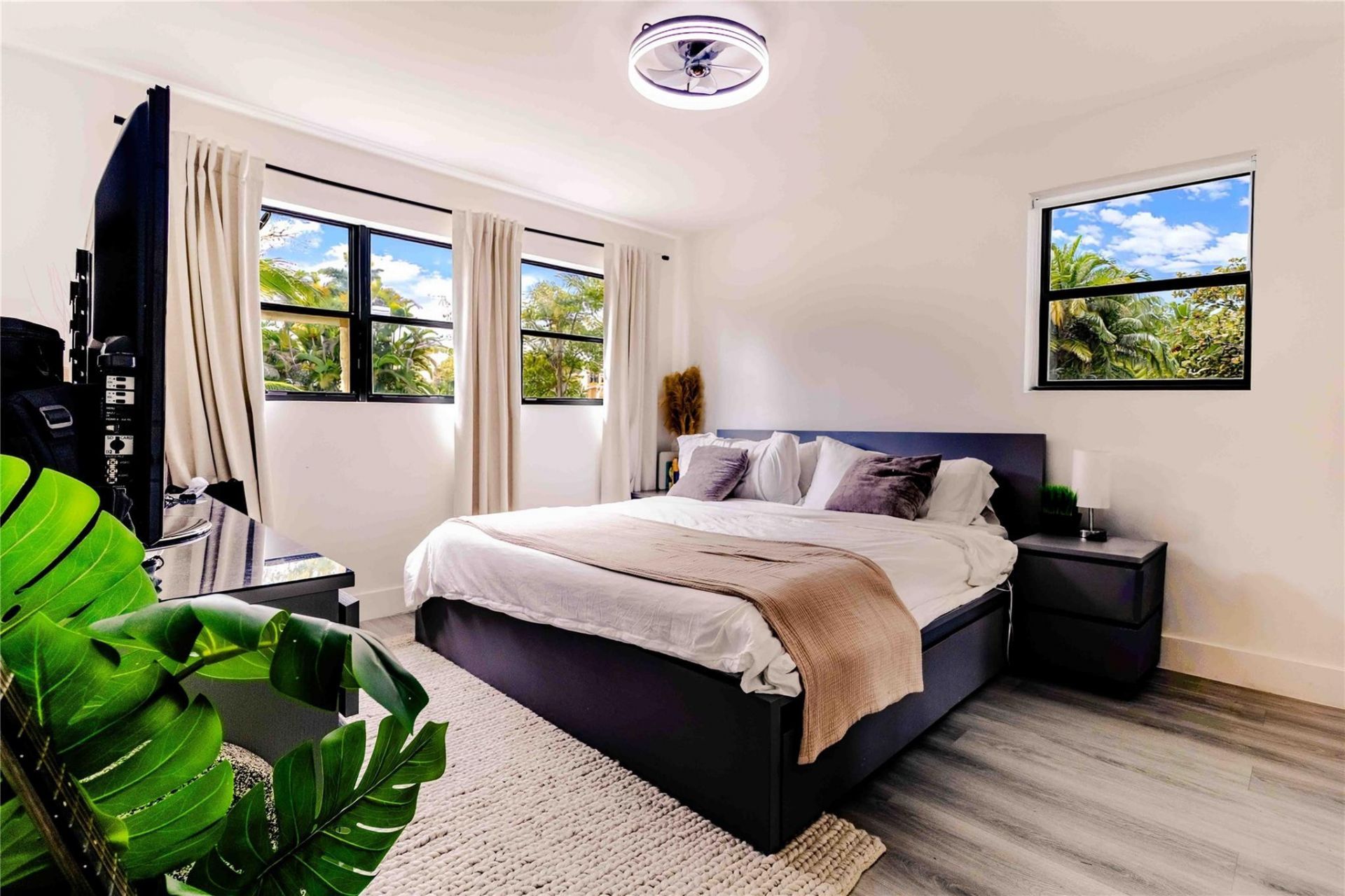 2515 NE 207th Street, Miami, FL 33180 Photo