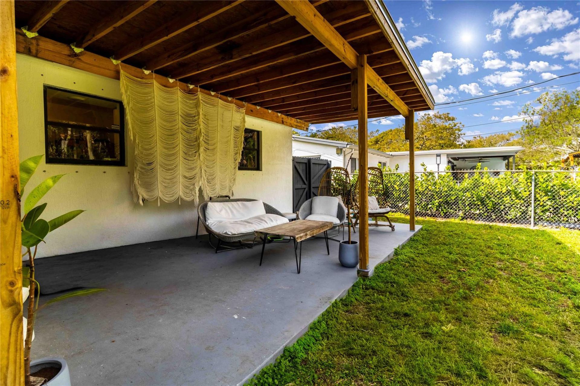 2515 NE 207th Street, Miami, FL 33180 Photo