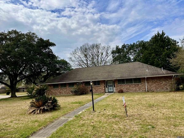 1331 S Redondo Dr, Baton Rouge, LA 70815