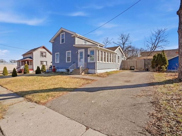 110 N Seminary Avenue , Woodstock, IL 60098