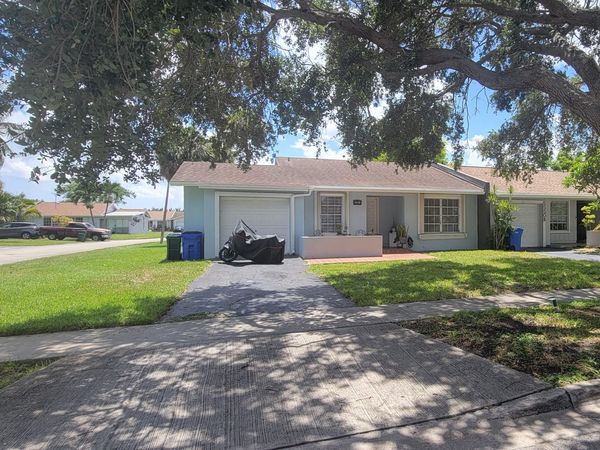 5550 Lakewood Circle, Unit A, Margate, FL 33063