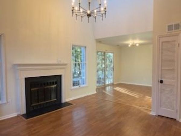 257 Kingbird Ct, Readington, NJ 08887