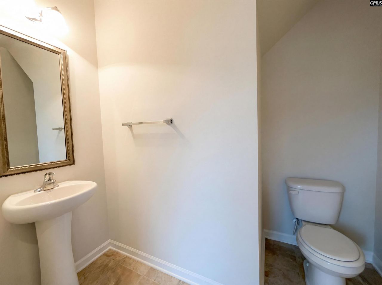 2077 Bankwell Road Photo 11