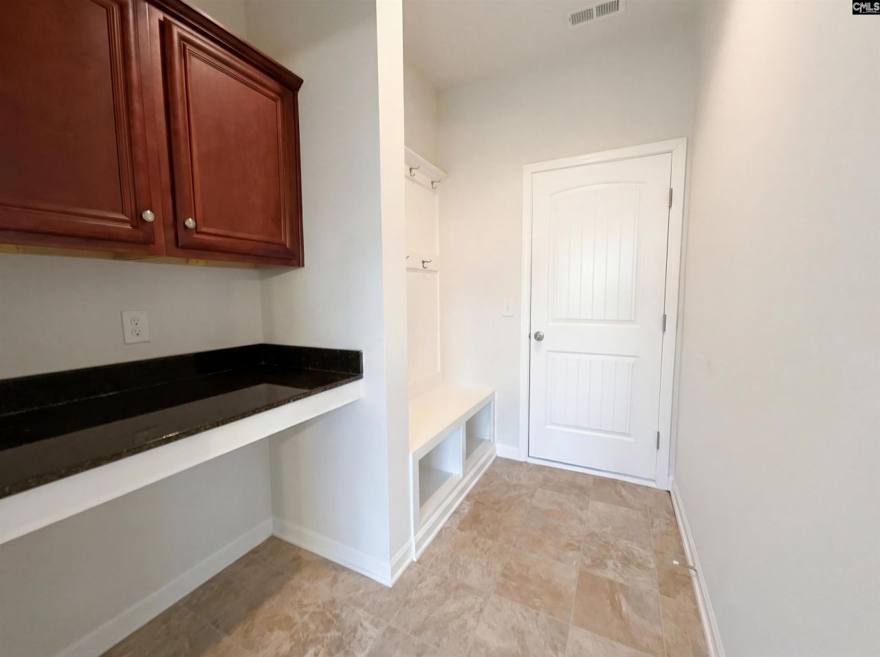 2077 Bankwell Road Photo 13