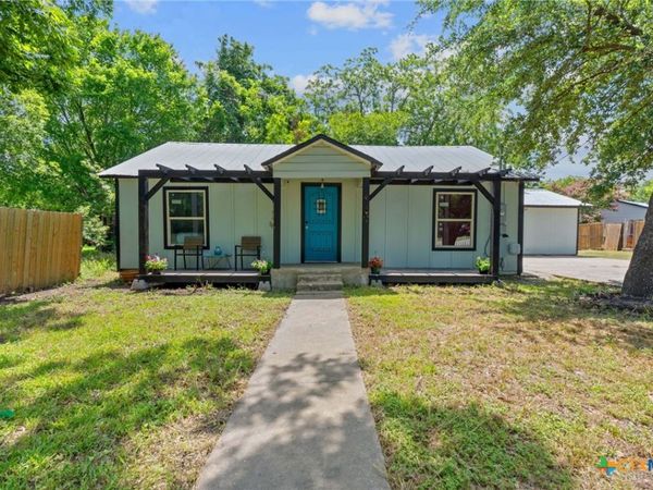 1013 N Colorado Street , Lockhart, TX 78644