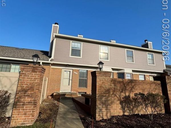 38890 Country Circle, Farmington Hills, MI 48331