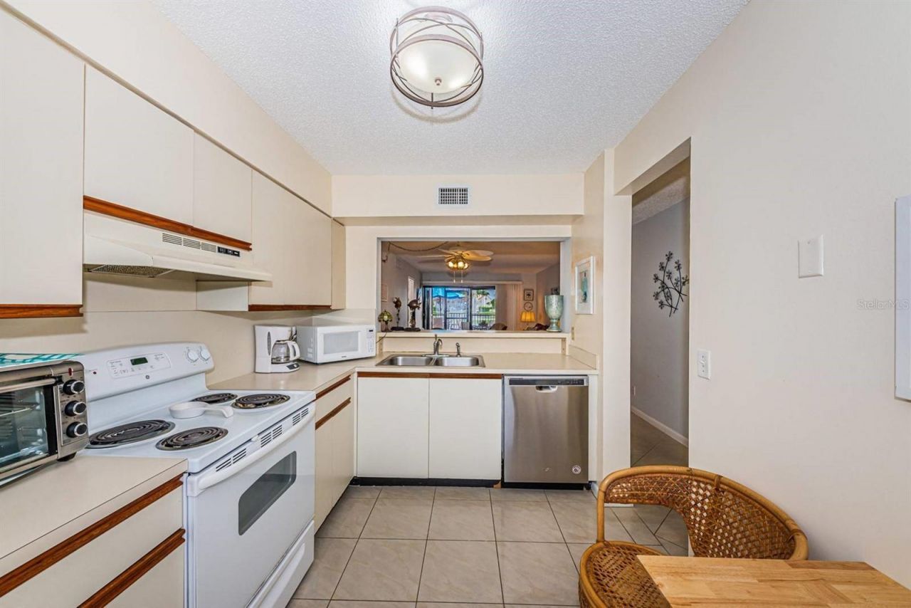 6294 Bahia Del Mar Circle , Unit 114, Saint Petersburg, FL 33715 Photo