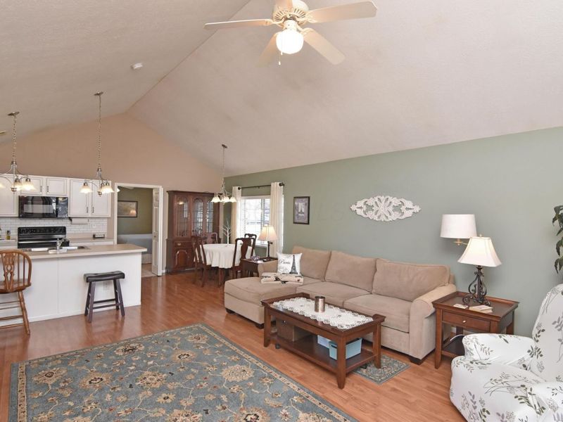 2476 Meadow Glade Drive, Hilliard, OH 43026 Photo 3