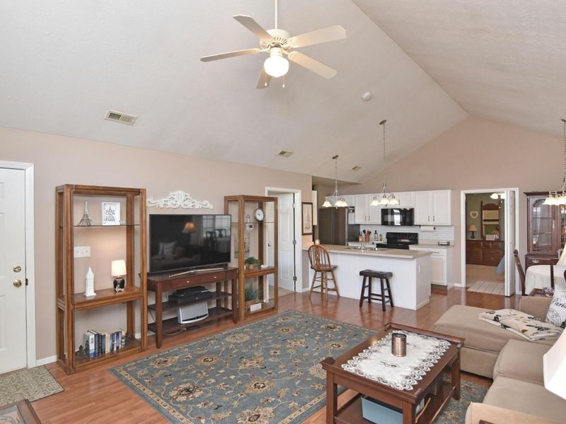 2476 Meadow Glade Drive, Hilliard, OH 43026 Photo 4