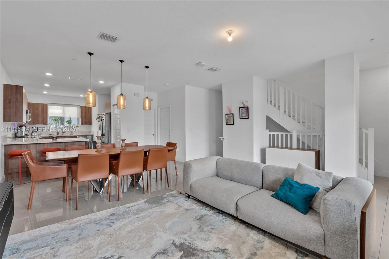 4703 NW 84th Ct, Doral, FL 33166 Photo