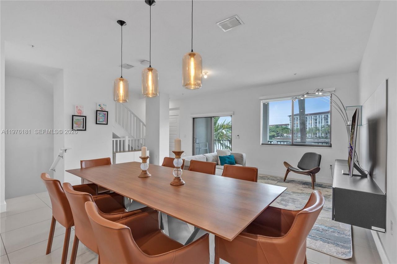 4703 NW 84th Ct, Doral, FL 33166 Photo