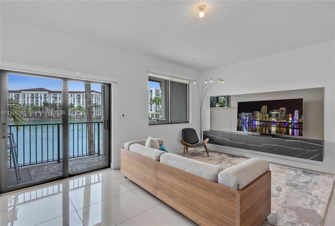 4703 NW 84th Ct, Doral, FL 33166 Photo