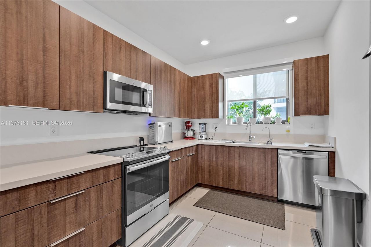 4703 NW 84th Ct, Doral, FL 33166 Photo