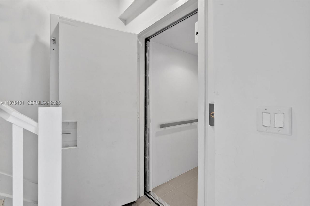 4703 NW 84th Ct, Doral, FL 33166 Photo