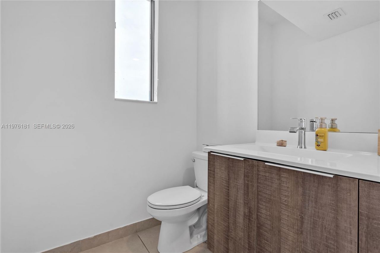 4703 NW 84th Ct, Doral, FL 33166 Photo