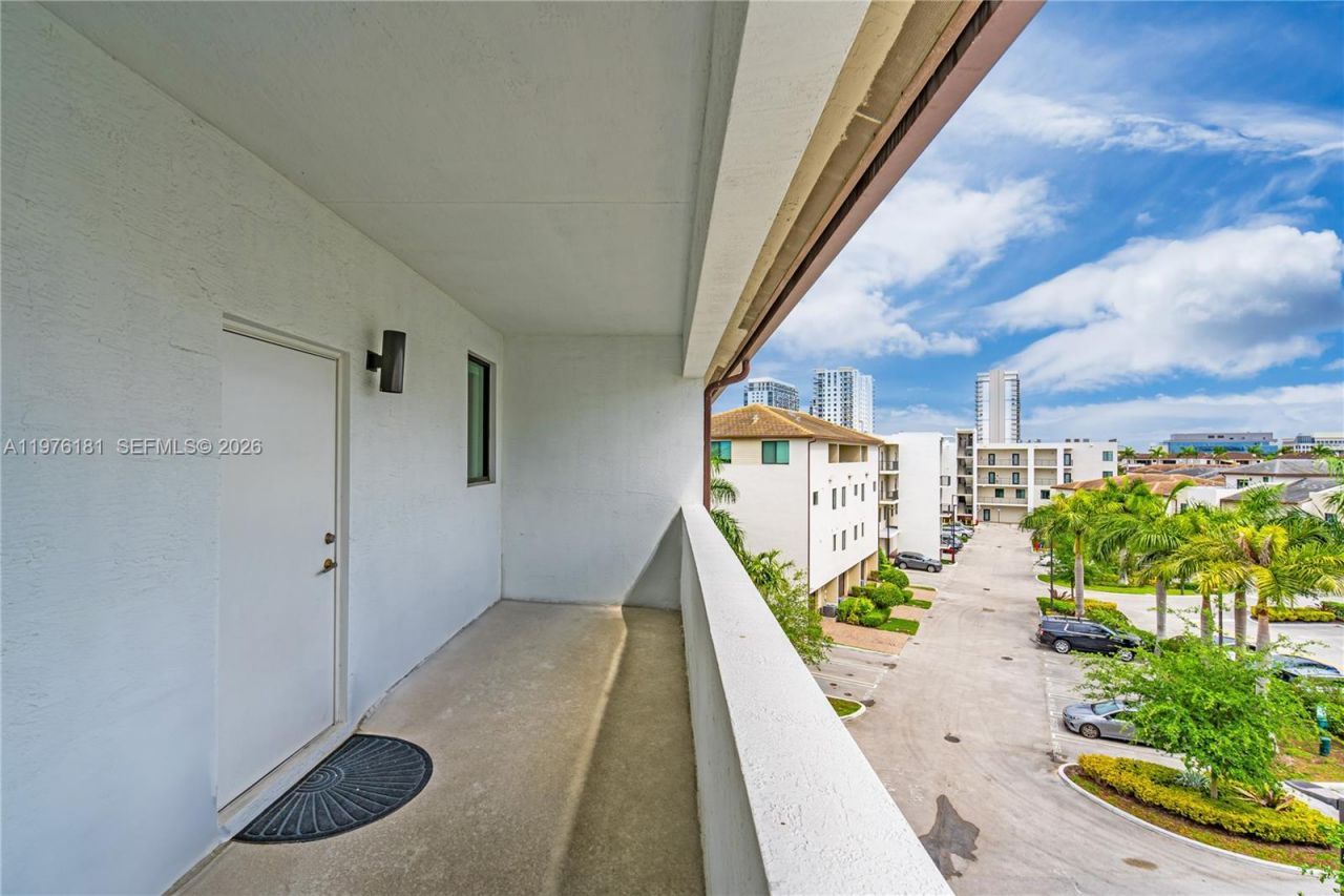 4703 NW 84th Ct, Doral, FL 33166 Photo