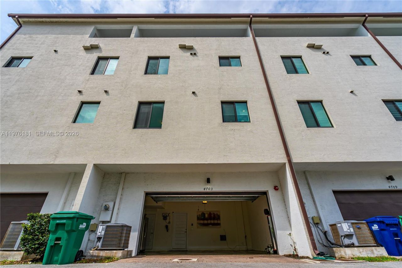 4703 NW 84th Ct, Doral, FL 33166 Photo