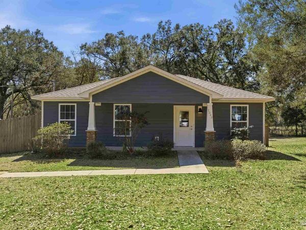 2049 N Roberts Cir, Cantonment, FL 32534