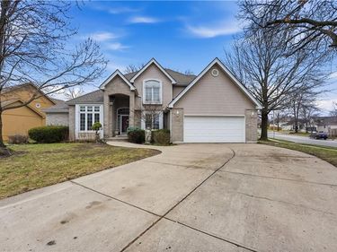 6124 N Elmwood Court, Kansas City, MO 64119