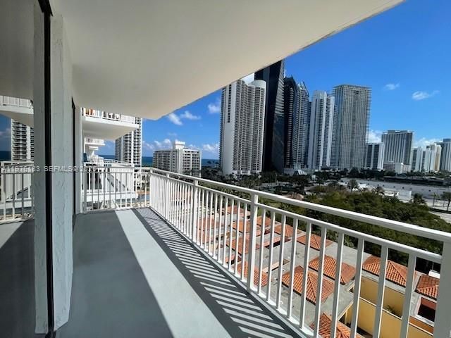 210 174th St, Unit 1006, Sunny Isles Beach, FL 33160 Photo