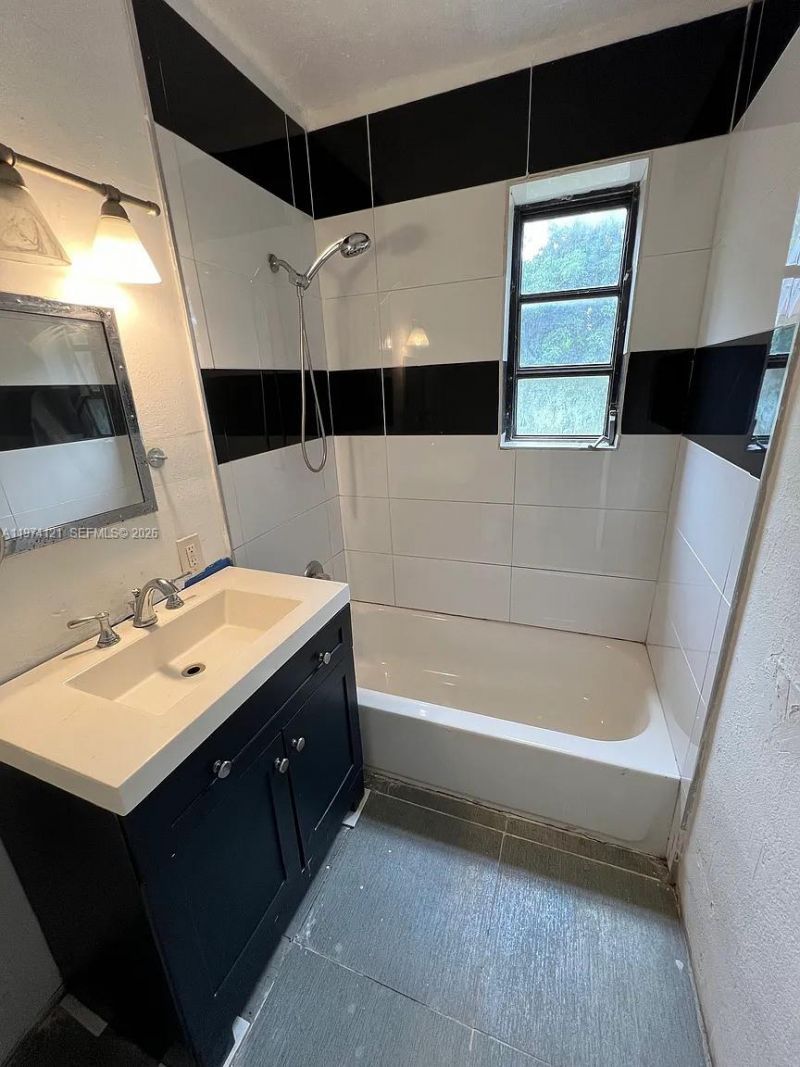 219 NE 141st St, Miami, FL 33161 Photo