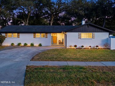 2743 AMERICA Avenue, Jacksonville Beach, FL 32250