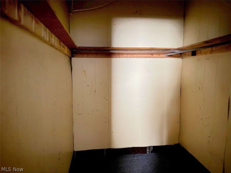 3934 Arnold Court, Cleveland, OH 44109 Photo 10