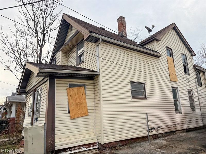 3934 Arnold Court, Cleveland, OH 44109 Photo 3