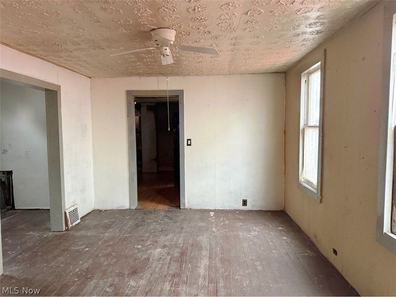 3934 Arnold Court, Cleveland, OH 44109 Photo 5