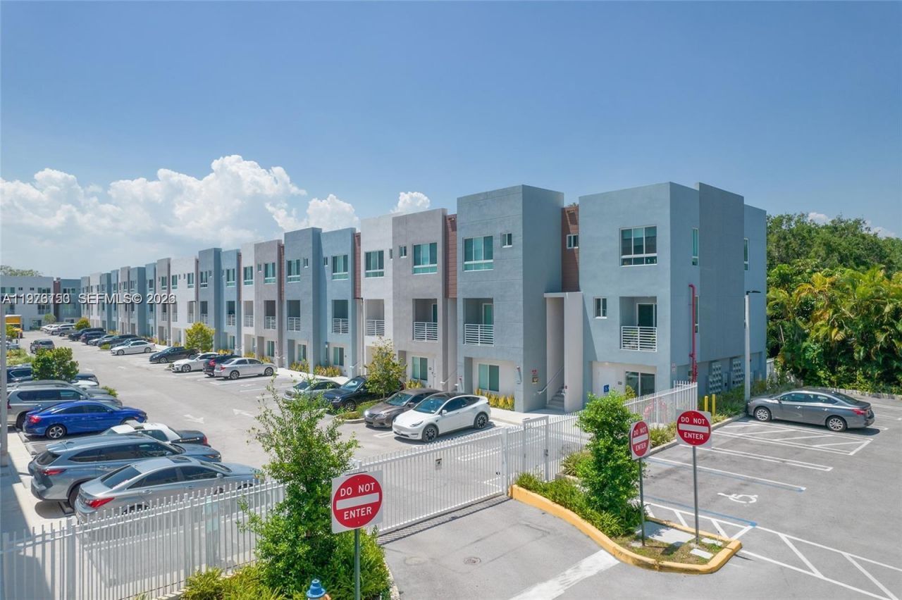 Please Call For Address, Unit 1103, Miami, FL 33180 Photo