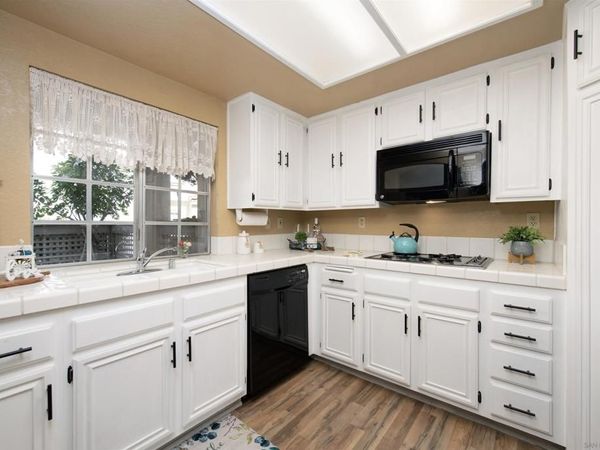 1050 La Tortuga Dr, Unit 15, Vista, CA 92081
