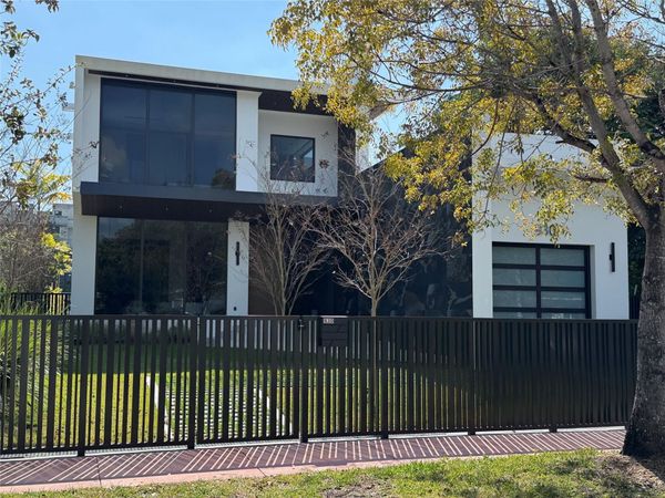 930 S Shore Dr, Miami Beach, FL 33141