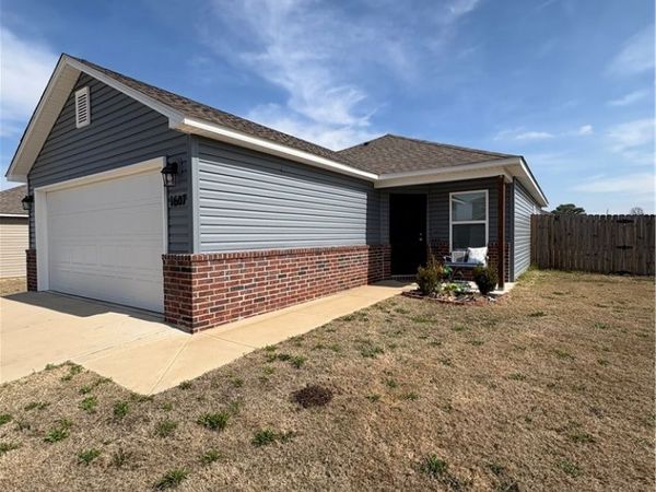 1607 S Blandford Street , Siloam Springs, AR 72761