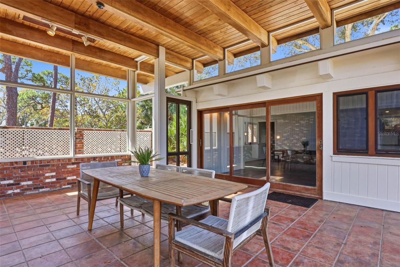 1239 Alcazar Way S, Saint Petersburg, FL 33705 Photo