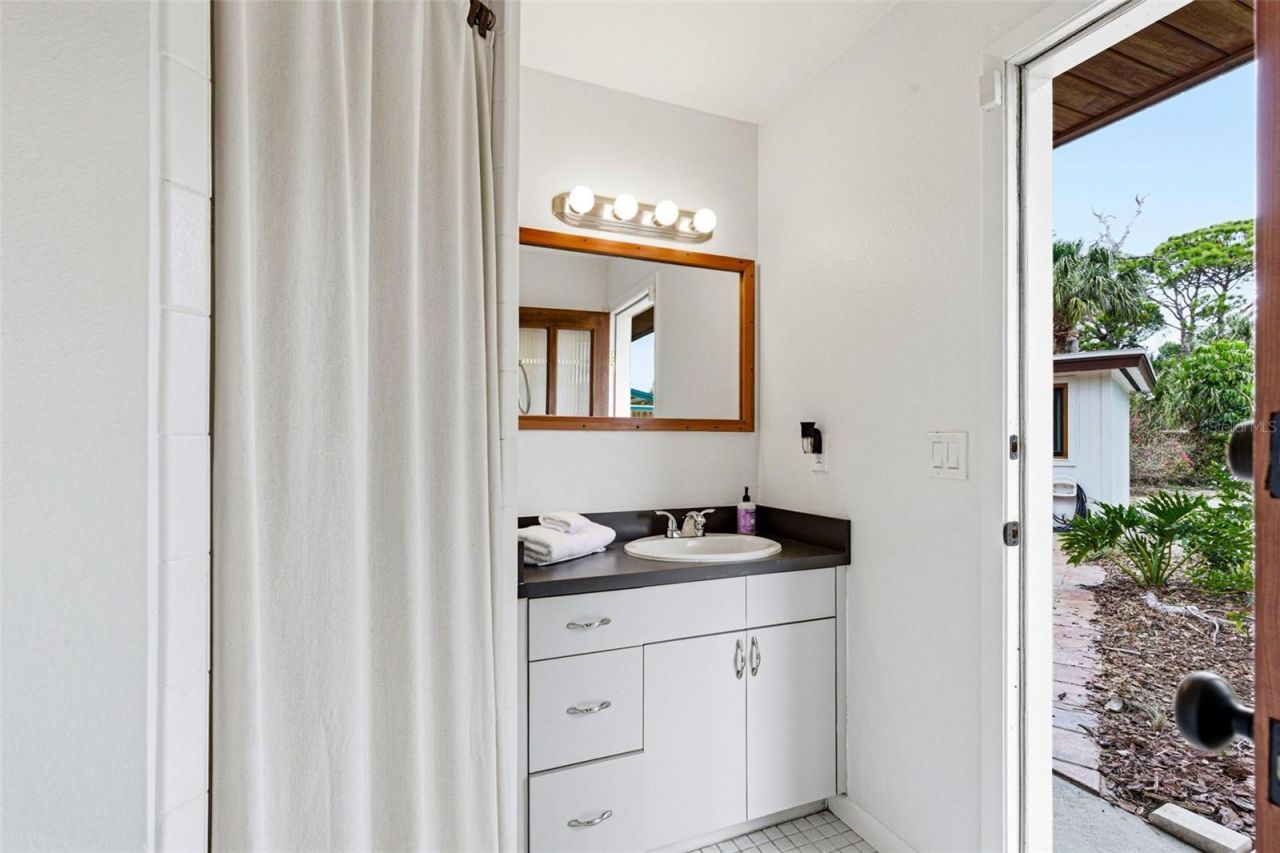 1239 Alcazar Way S, Saint Petersburg, FL 33705 Photo