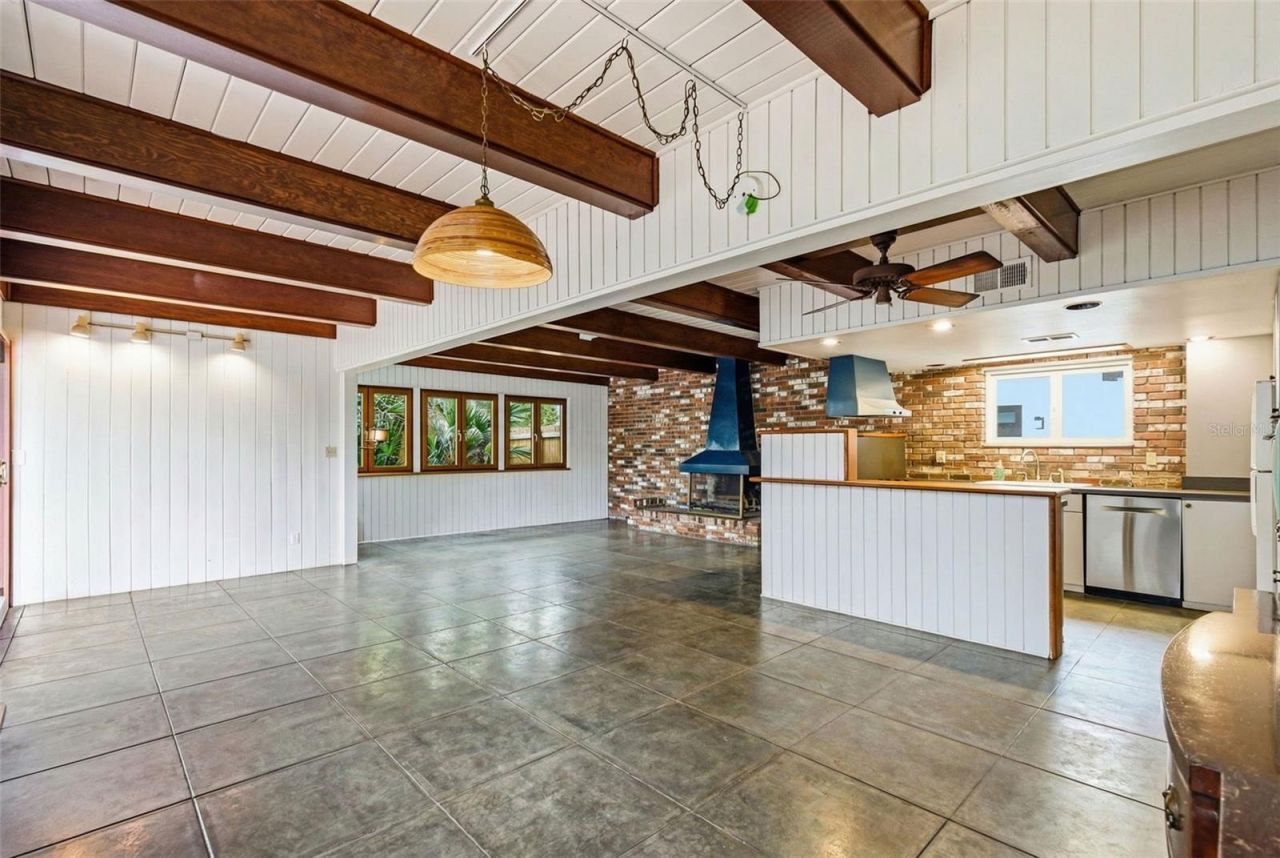 1239 Alcazar Way S, Saint Petersburg, FL 33705 Photo