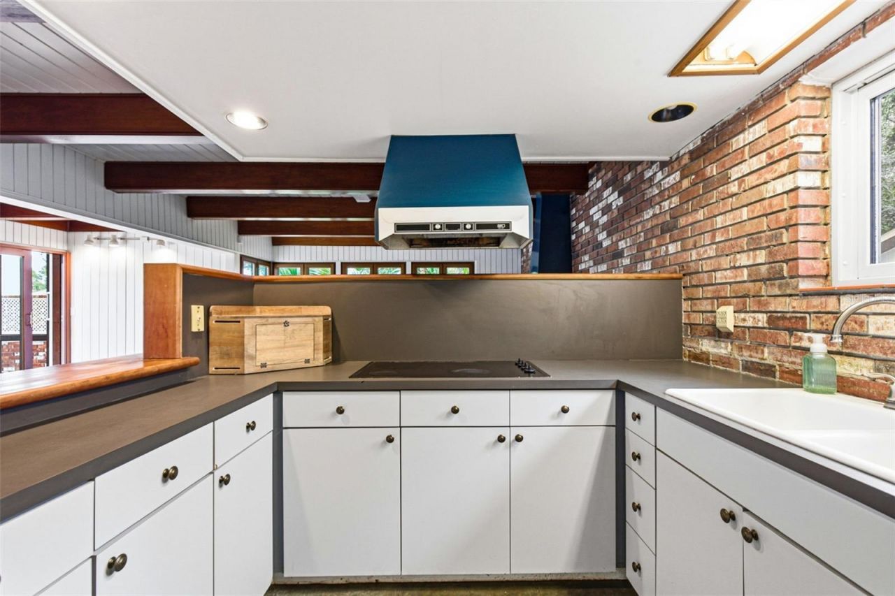 1239 Alcazar Way S, Saint Petersburg, FL 33705 Photo