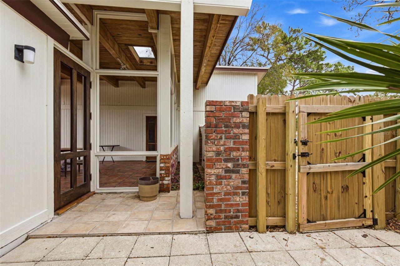 1239 Alcazar Way S, Saint Petersburg, FL 33705 Photo