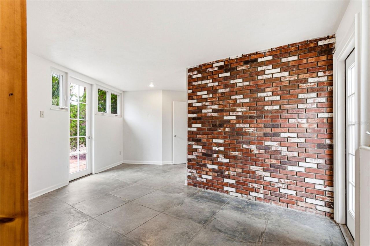 1239 Alcazar Way S, Saint Petersburg, FL 33705 Photo