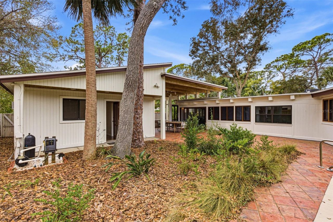 1239 Alcazar Way S, Saint Petersburg, FL 33705 Photo