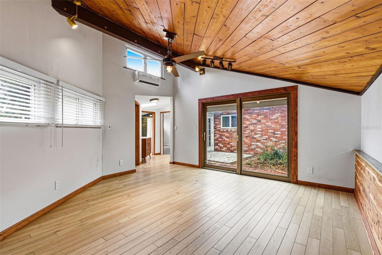 1239 Alcazar Way S, Saint Petersburg, FL 33705 Photo