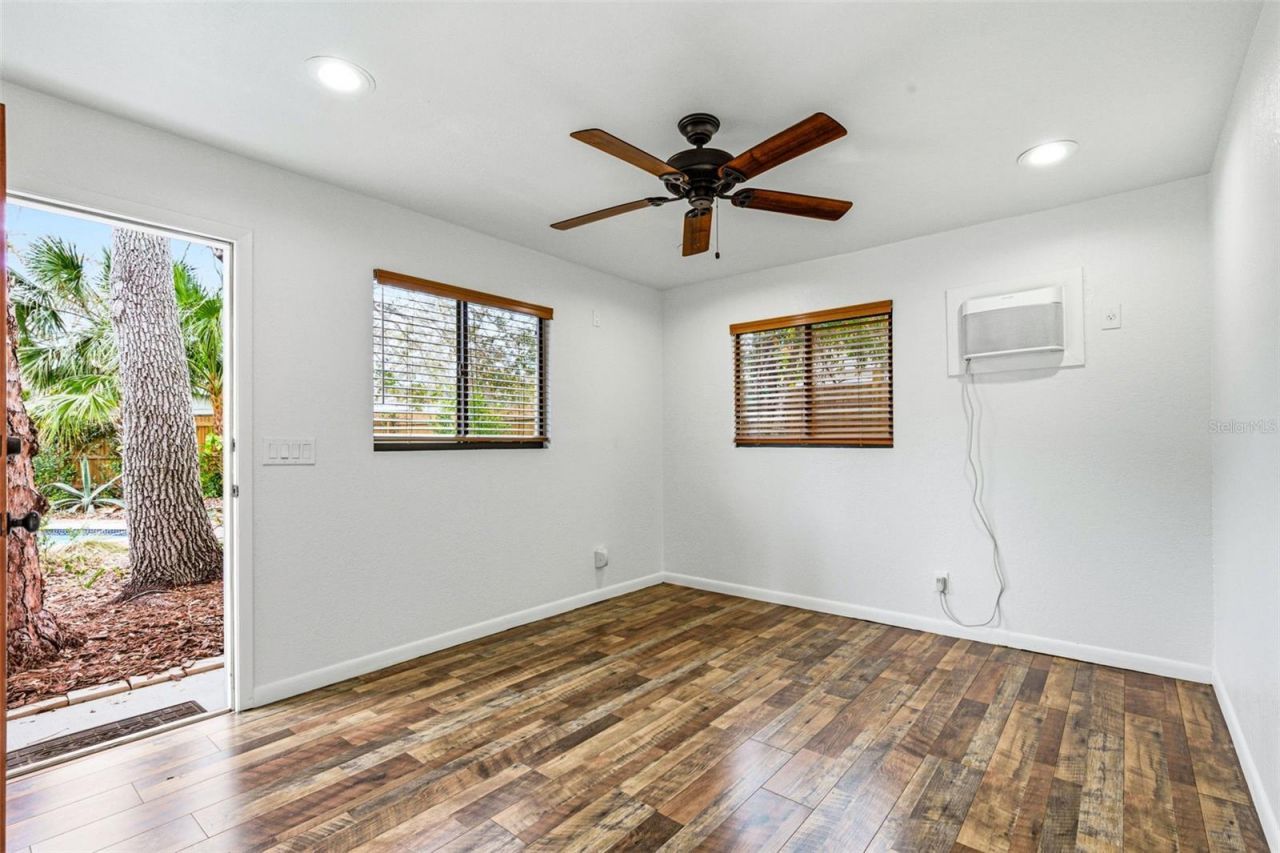 1239 Alcazar Way S, Saint Petersburg, FL 33705 Photo