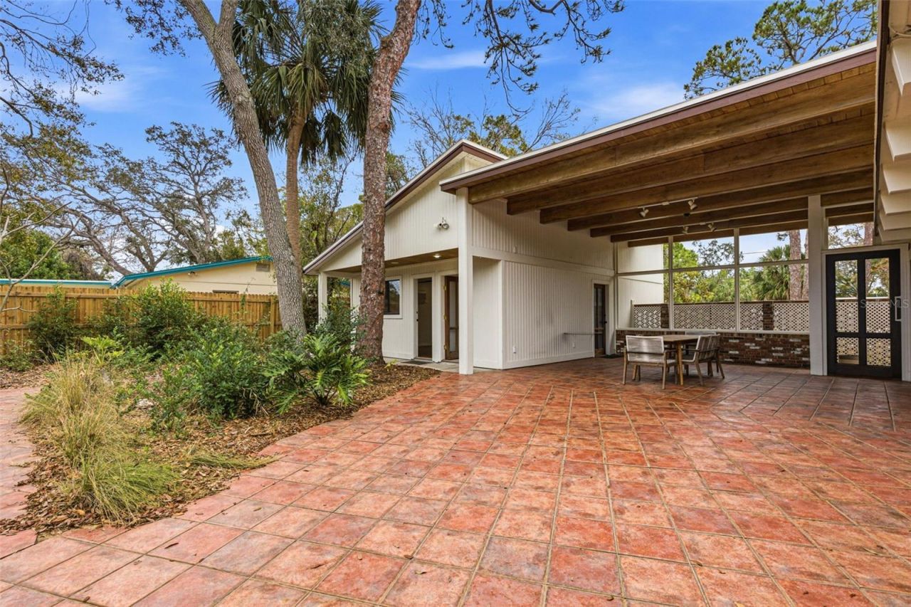 1239 Alcazar Way S, Saint Petersburg, FL 33705 Photo